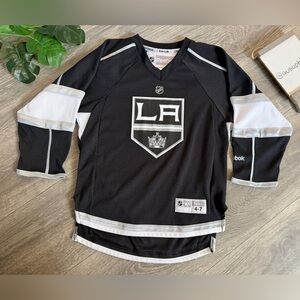Reebok Kids Los Angeles Kings Hockey Jersey in Black White Silver. Size Y 4 - 7